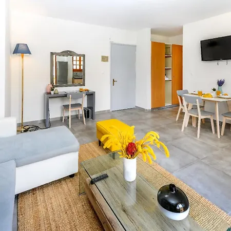 Infinity Apartment *